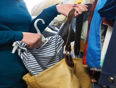 Καλαμάτα: Τρεις νεαρές γυναίκες έκλεψαν με χρήση βίας είδη ένδυσης από κατάστημα